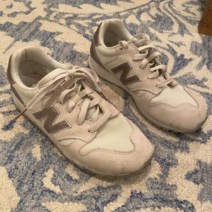 Women’s New Balance 520 8 rose gold